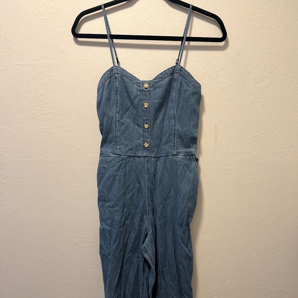 Hollister Button Cropped Jumpsuit in Chambray (Size Small Petite)